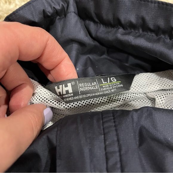 Brand new Helly Hansen light cropped jacket - Picture 6 of 8